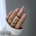 عکس ناخن مصنوعی طرح فرنچ کج و مدرن رنگ قهوه ای شکلاتی و سفید با قلب کوچک فرم مربعی بلند مدل RSN0036 برند راسا