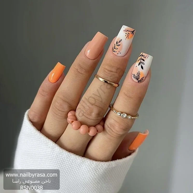 عکس ناخن مصنوعی طرح برگ سیاه و لکه های آبرنگی نارنجی و هلویی پاییزی براق و مات فرم مربعی بلند مدل RSN0038 برند راسا