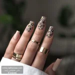 ناخن مصنوعی طرح پلنگی با ورق طلا و بیس کرم مات مربعی بلند راسا - RSN0088