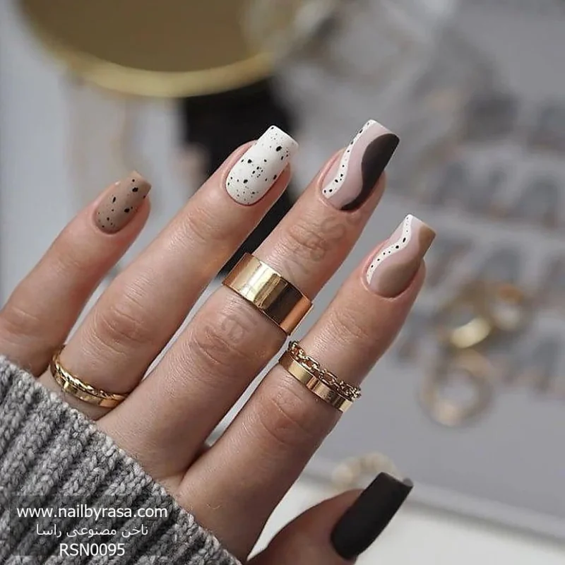 ناخن مصنوعی طرح امواج قهوه ای و کرم خالدار مات مربعی بلند راسا - RSN0095