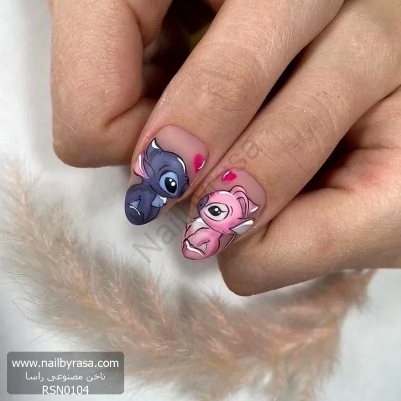 ناخن مصنوعی طرح کارتونی استیچ و آنجل با قلب روی بیس نود مات بادامی کوتاه راسا - RSN0104
