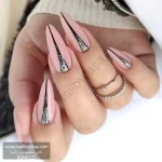 ناخن مصنوعی راسا مدل مشکی خط وسط ناخن