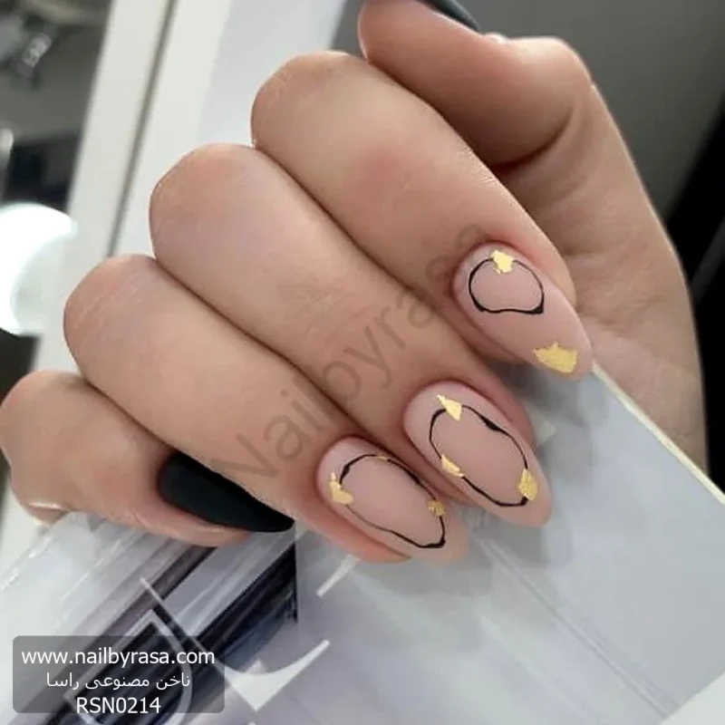 ناخن مصنوعی راسا مدل مشکی خطی و ورق طلا