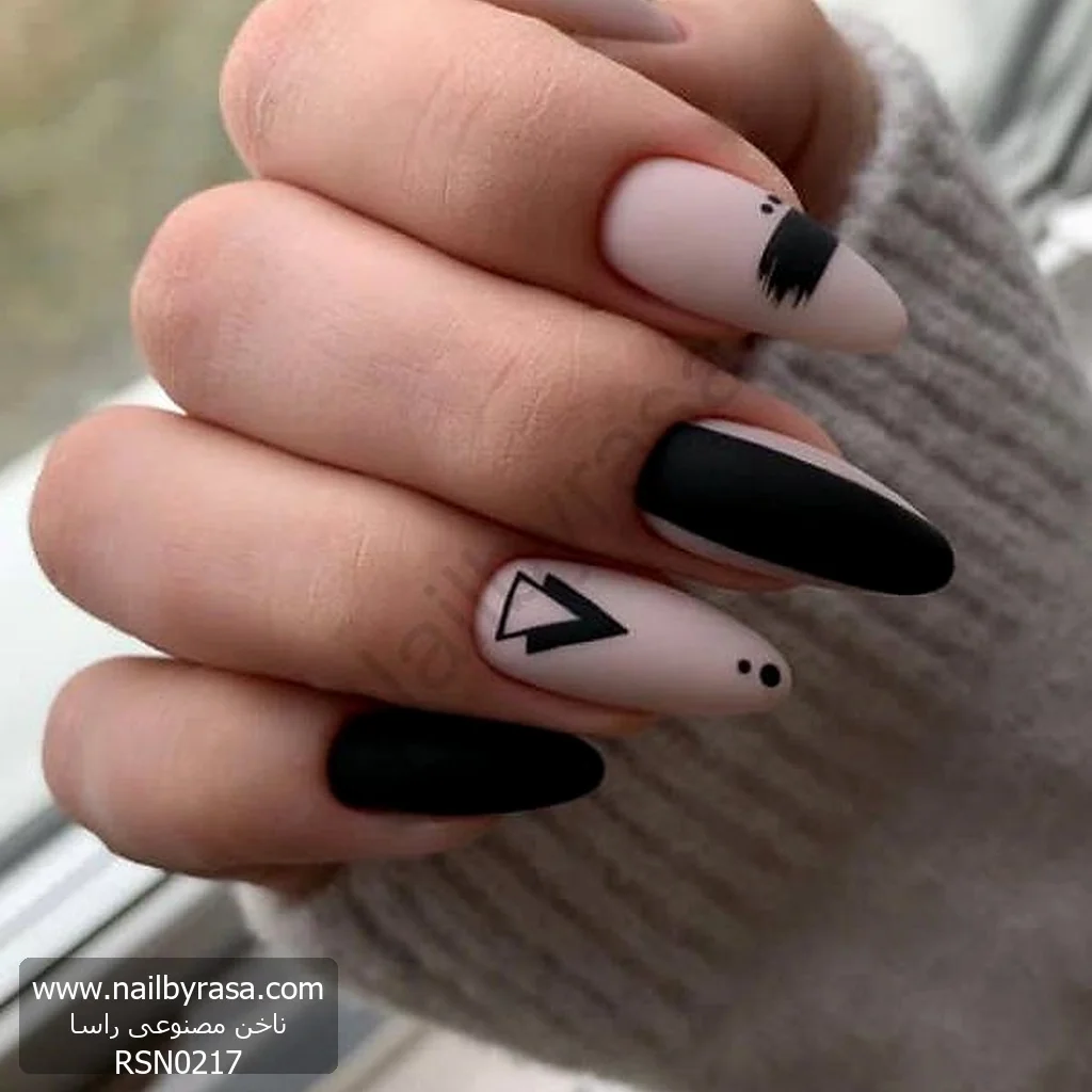 RSN0217-1 ناخن مصنوعی راسا مدل مشکی مینیمال مثلثی
