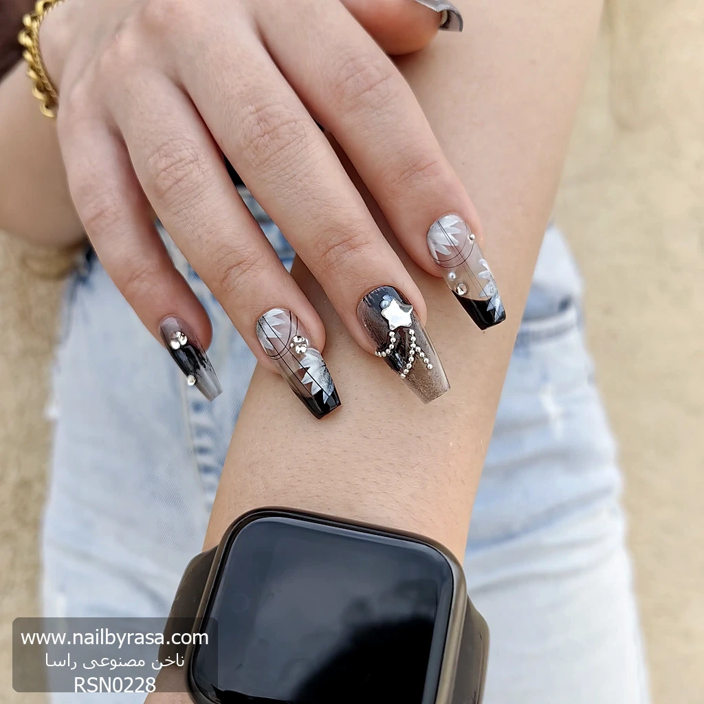 RSN0228 ناخن مصنوعی راسا مشکی طرح گل و ستاره نگین دار