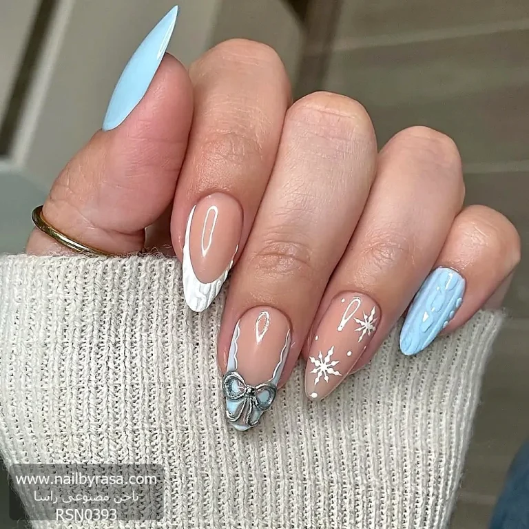 ناخن مصنوعی زمستانی طرح پاپیون و برف فرنچ آبی روشن