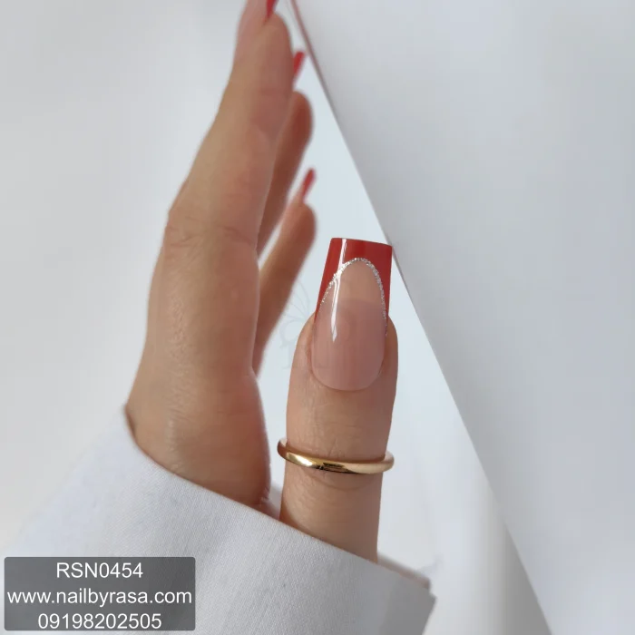 ناخن مصنوعی راسا فرم مربعی رنگ قرمز فرنچ با خط نقره‌ای براق مدل RSN0454