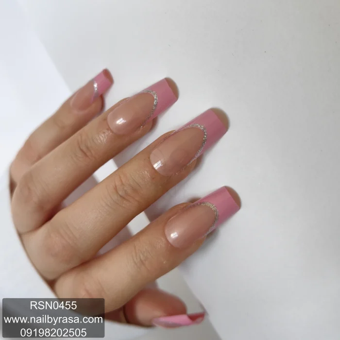 ناخن مصنوعی راسا فرم مربعی رنگ صورتی فرنچ با خط نقره‌ای براق مدل RSN0455