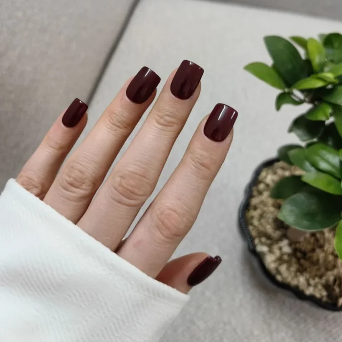 ناخن مصنوعی راسا فرم مربع رنگ قرمز زرشکی براق