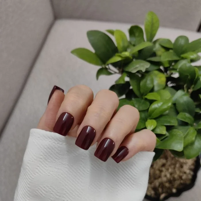 ناخن مصنوعی راسا فرم مربع رنگ قرمز زرشکی براق