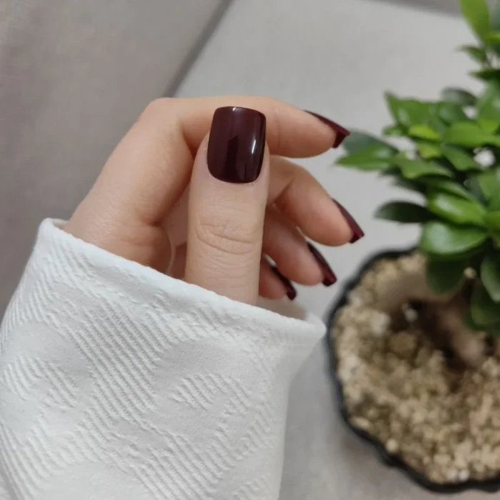 ناخن مصنوعی راسا فرم مربع رنگ قرمز زرشکی براق