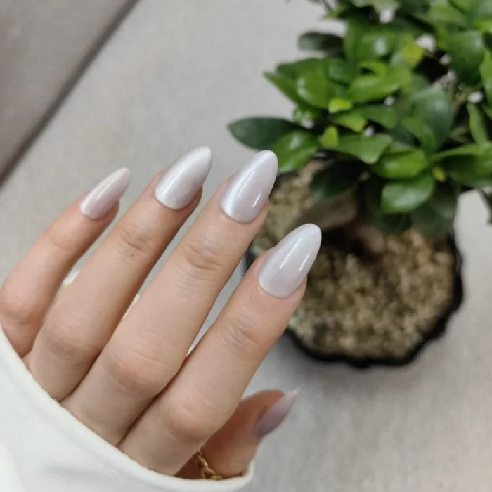 ناخن مصنوعی راسا فرم بادامی رنگ آیس شیری طوسی