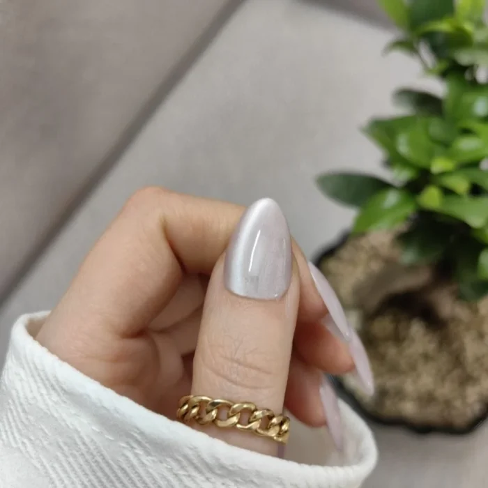 ناخن مصنوعی راسا فرم بادامی رنگ آیس شیری طوسی