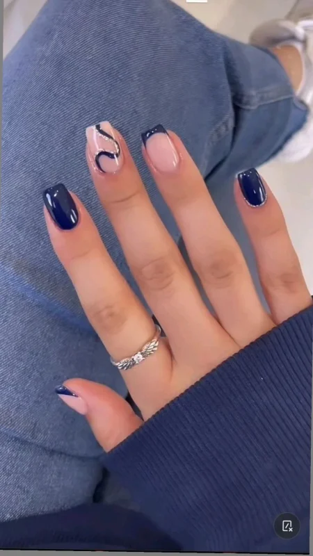 ناخن سرمه‌ای و آبی تیره مینیمال برای محیط کار؛ استایل رسمی و شیک