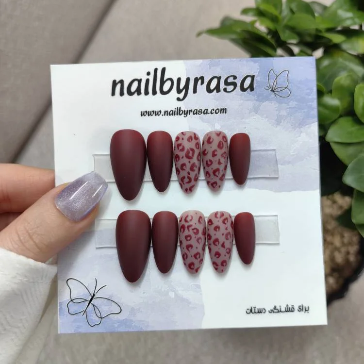 ناخن مصنوعی راسا فرم بادامی رنگ زرشکی و کرم طرح پلنگی مات مدل RSN0487