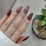 ناخن مصنوعی راسا فرم بادامی رنگ زرشکی و کرم طرح پلنگی مات مدل RSN0487