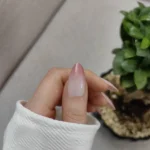 ناخن مصنوعی راسا فرم بادامی طرح آمبره رنگی (سفید و صورتی چرک) براق مدل RSN0495