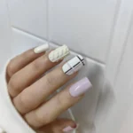 ناخن مصنوعی راسا فرم مربعی کوتاه رنگ صورتی کدر و کرم طرح بافت و شطرنجی مدل RSN0492