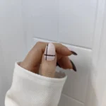 ناخن مصنوعی راسا فرم بادامی رنگ قهوه‌ای و کرم طرح شطرنجی و فرنچ براق مدل RSN0486