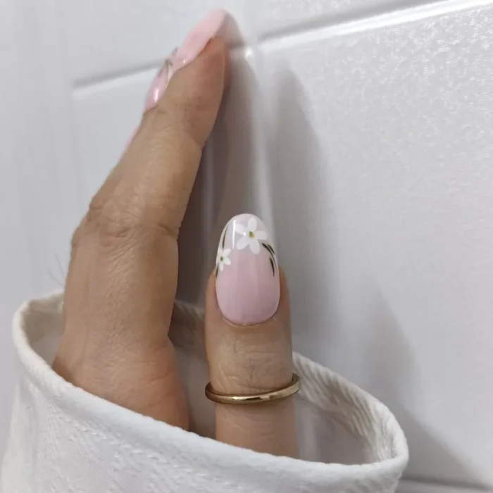 ناخن مصنوعی طرح گل سفید ساده مینیمال صورتی روشن براق بادامی راسا - RSN0500