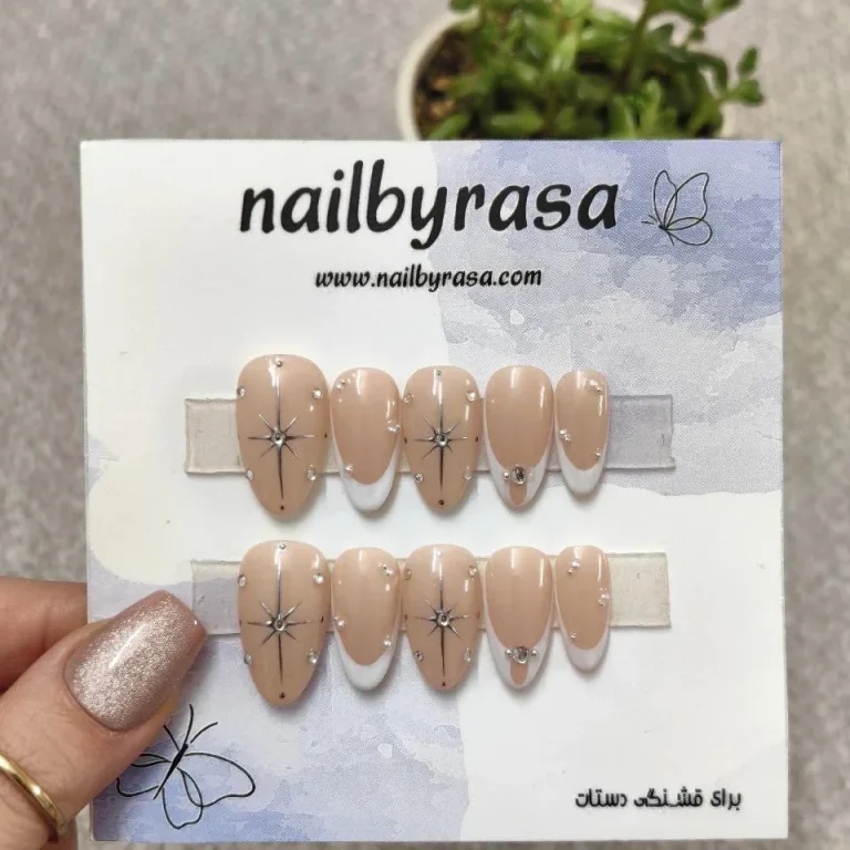 ناخن مصنوعی طرح فرنچ و ستاره نگین‌دار نود براق بادامی راسا - RSN0501