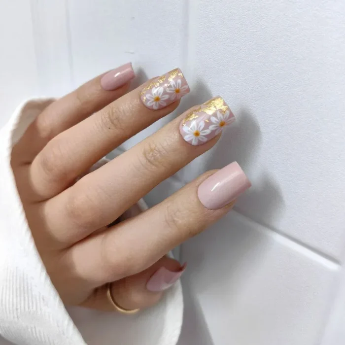 ناخن مصنوعی طرح گل بابونه و ورق طلا صورتی نود براق مربعی کوتاه راسا - RSN0498