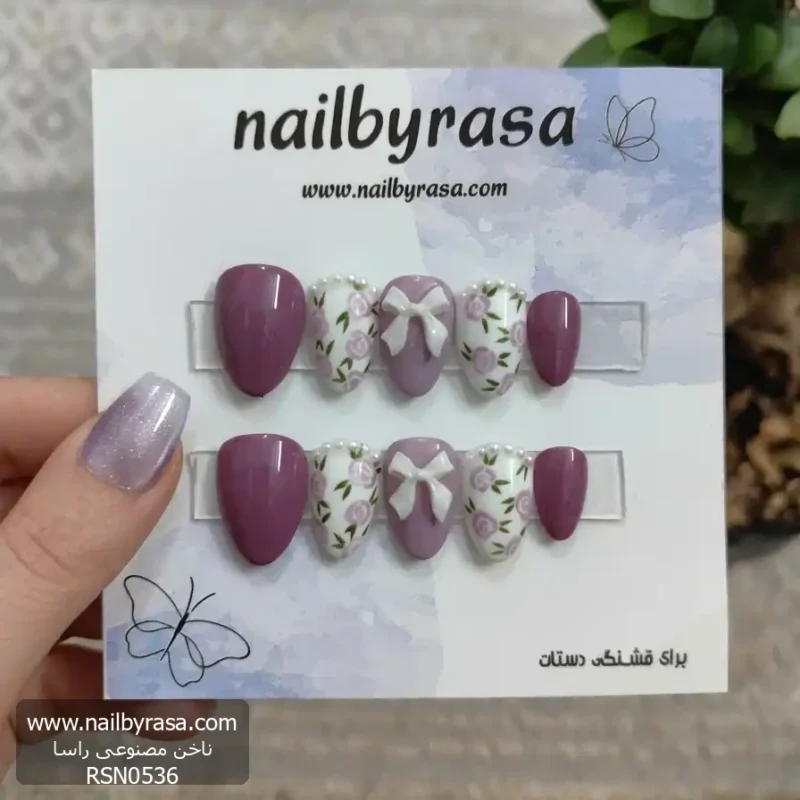 ناخن مصنوعی سفارشی مدل رز بنفش و پاپیون برجسته
